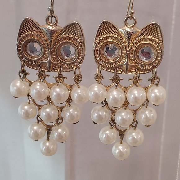 Pearl Owl dangle drop movable  earring - Picture 1 of 4